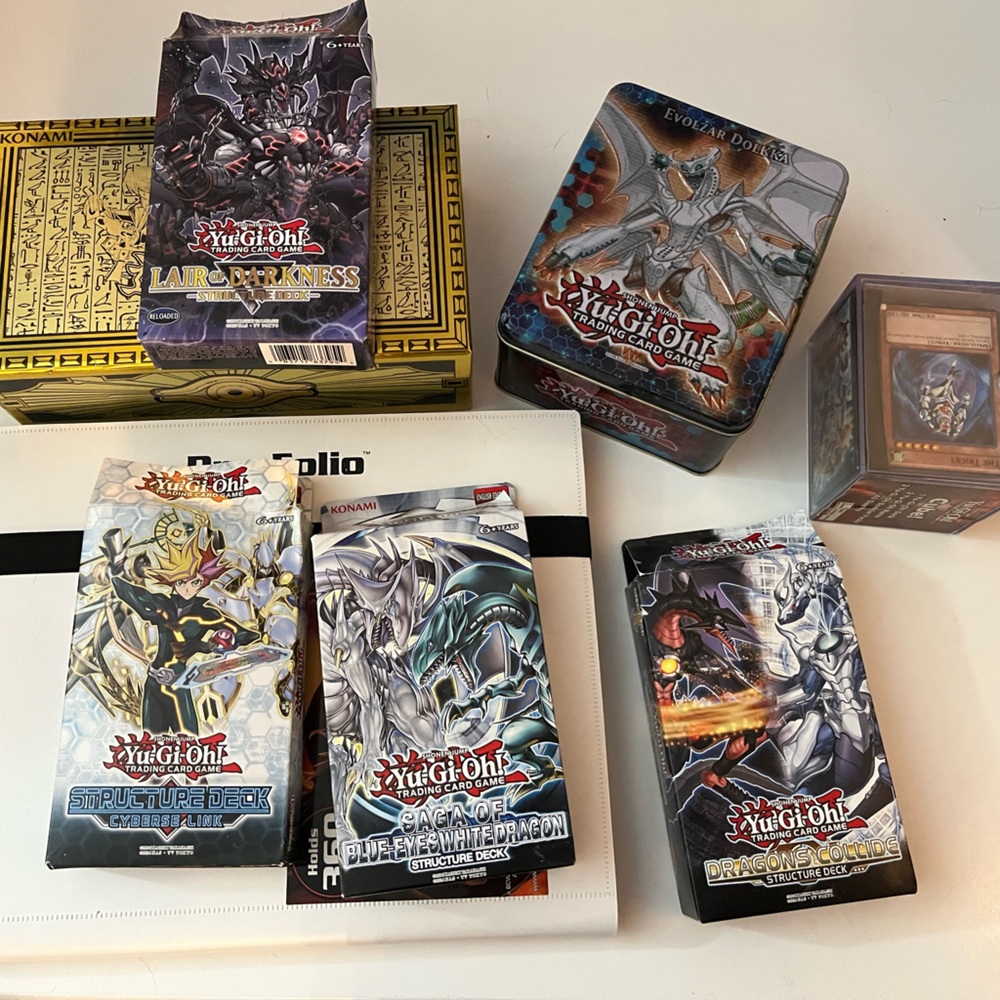 Approximately 500 yugioh cards